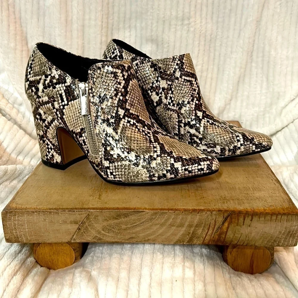 Michael by Michael Shannon Griffyn Snake Zip Side Booties Size-6.5 - Picture 2 of 6